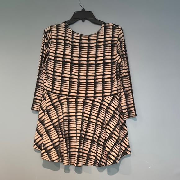 Alfani Asymmetrical Black and Cream Tunic - Picture 6 of 6